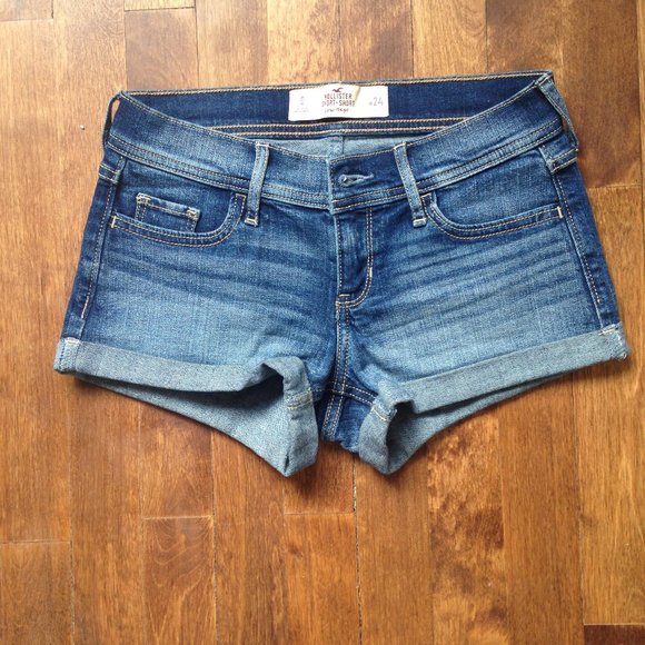*NWOT* Hollister - Dark Wash Cuffed Shorts - Picture 1 of 4